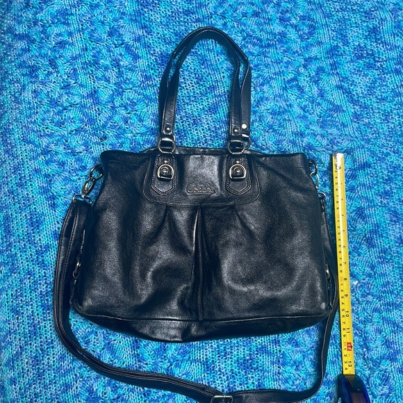 Black Coach purse with lots of storage pockets, good used condition - Picture 2 of 5